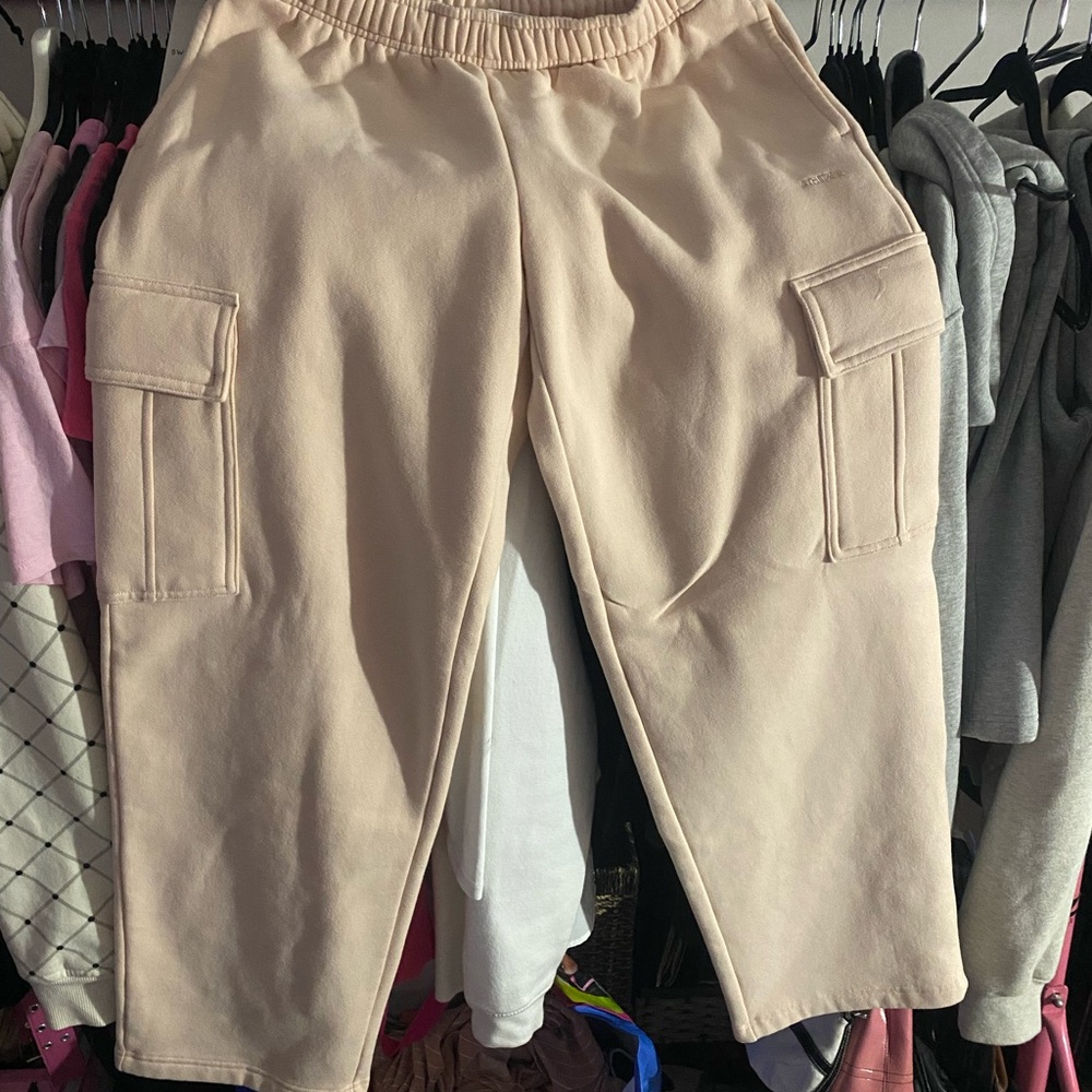 Aritzia Mega Sweat Pants rose nwt medium - Picture 6 of 6